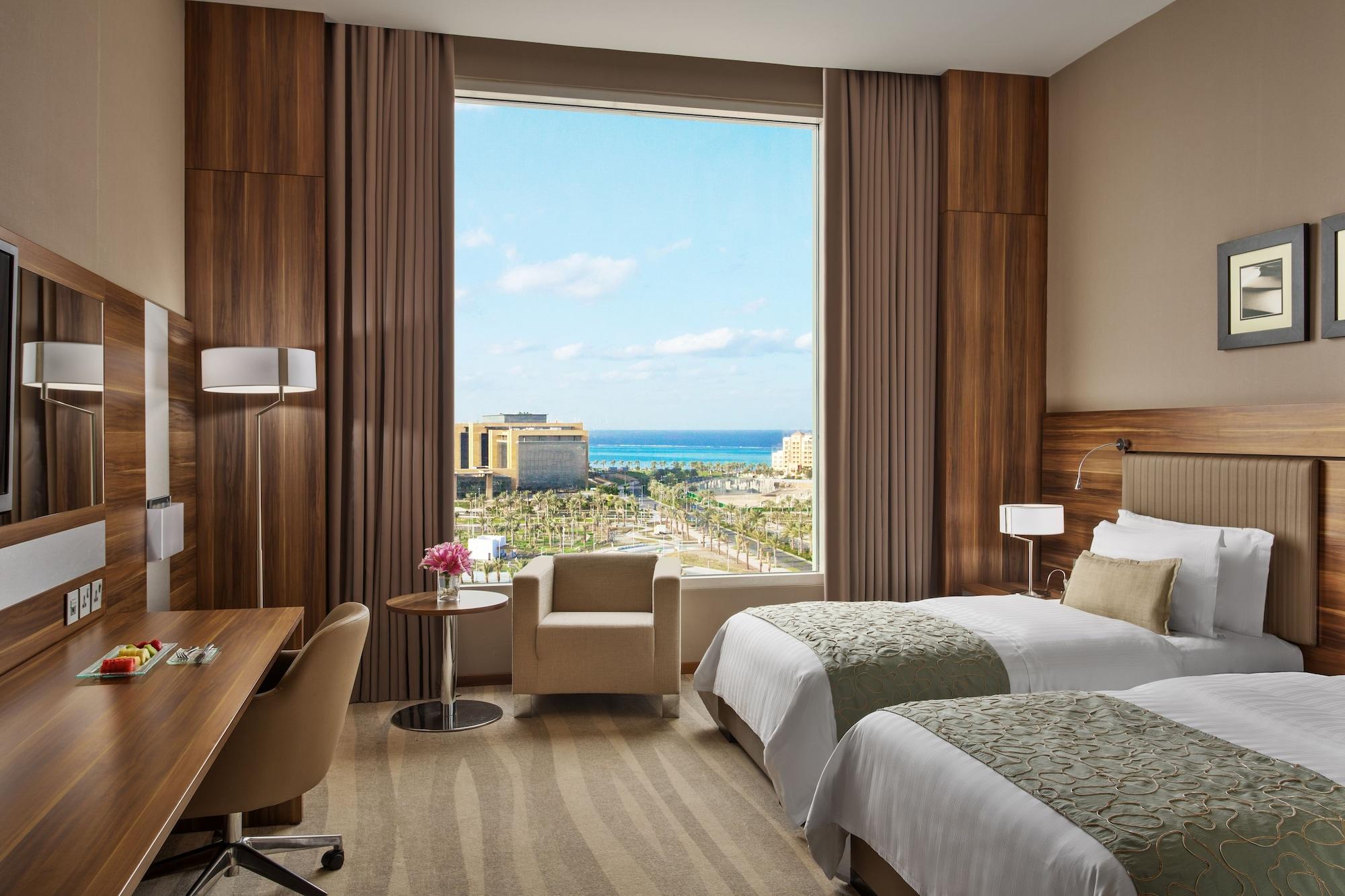 Bay La Sun Hotel And Marina - Emaar King Abdullah Economic City Kültér fotó A room at the Hilton Nicosia