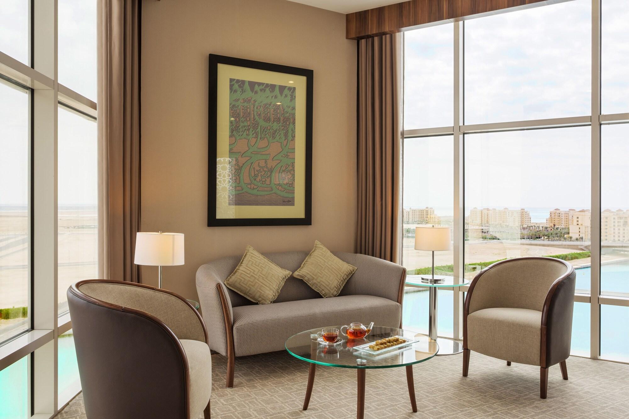 Bay La Sun Hotel And Marina - Emaar King Abdullah Economic City Kültér fotó A living room in a suite at the hotel