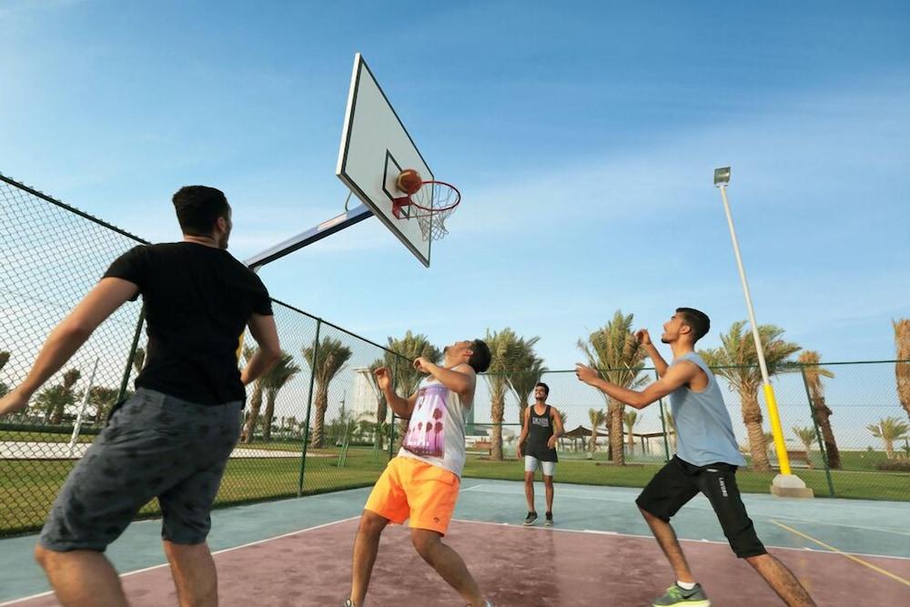 Bay La Sun Hotel And Marina - Emaar King Abdullah Economic City Kültér fotó Basketball in Al-Shaab