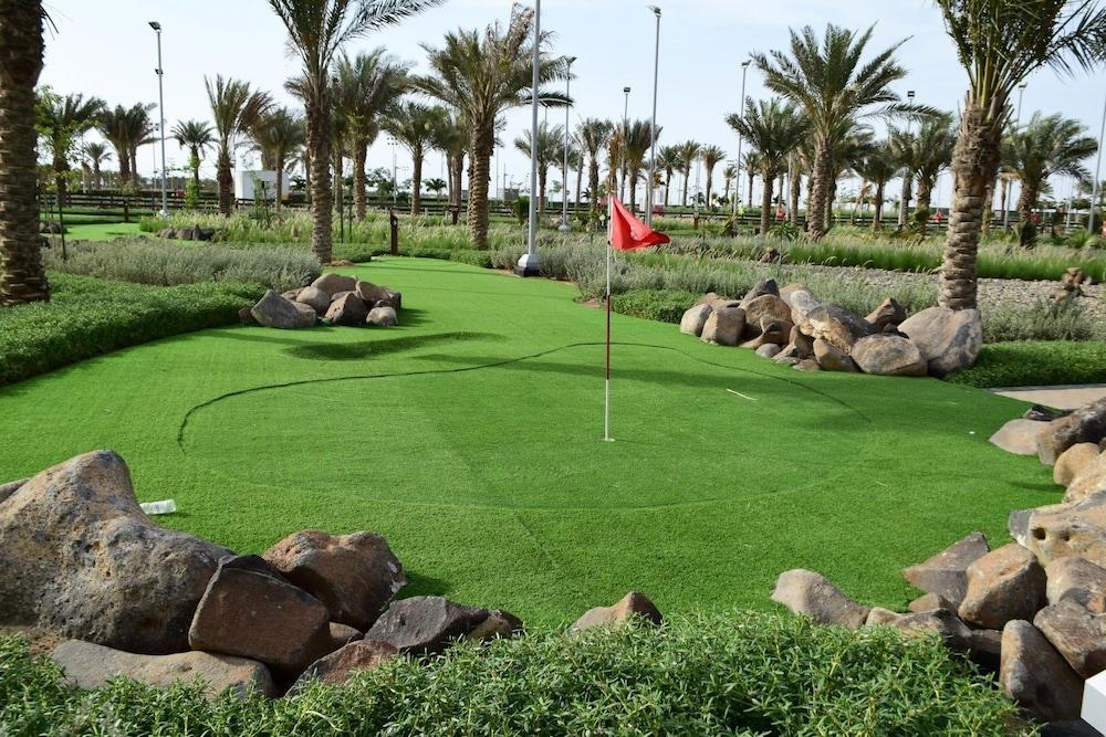Bay La Sun Hotel And Marina - Emaar King Abdullah Economic City Kültér fotó Golf course at Al Forsan National Club