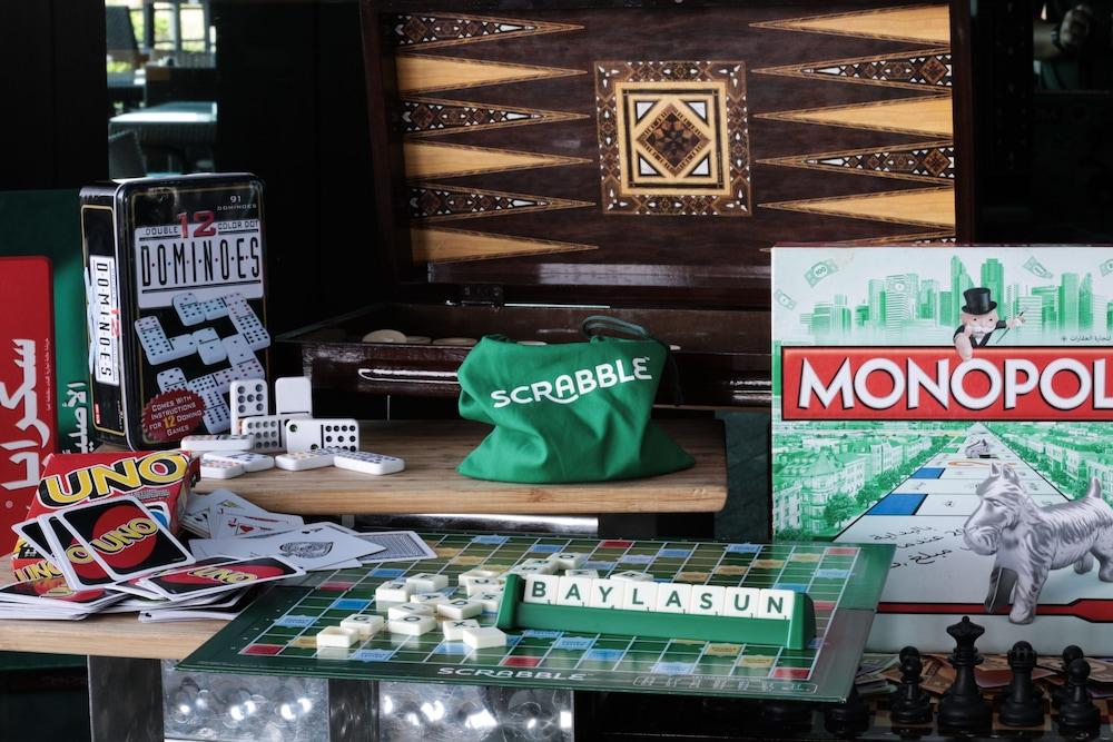 Bay La Sun Hotel And Marina - Emaar King Abdullah Economic City Kültér fotó A selection of board games