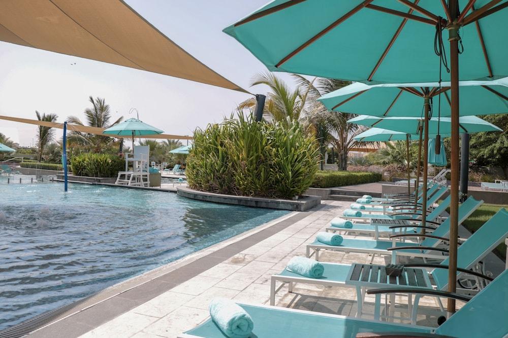 Bay La Sun Hotel And Marina - Emaar King Abdullah Economic City Kültér fotó The swimming pool at the resort