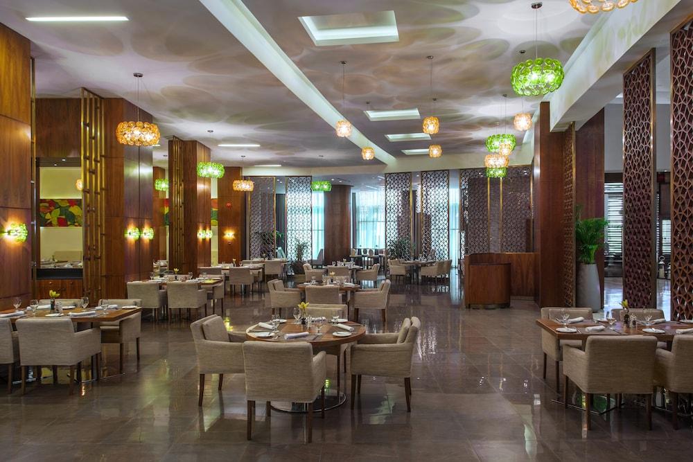 Bay La Sun Hotel And Marina - Emaar King Abdullah Economic City Kültér fotó The restaurant
