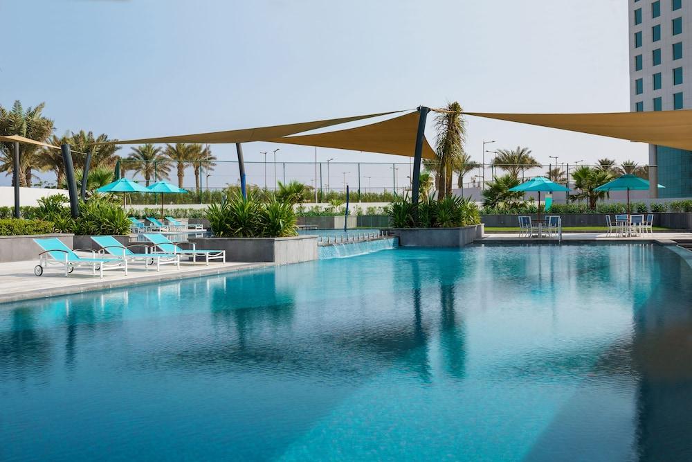 Bay La Sun Hotel And Marina - Emaar King Abdullah Economic City Kültér fotó The swimming pool at the hotel