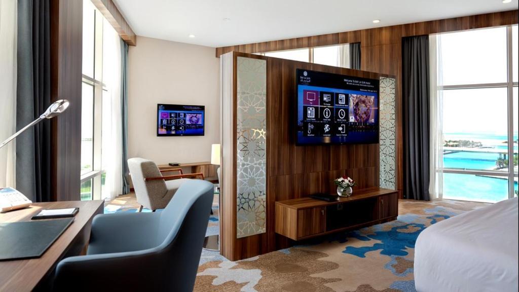 Bay La Sun Hotel And Marina - Emaar King Abdullah Economic City Kültér fotó A suite at the Atlantis Paradise Island