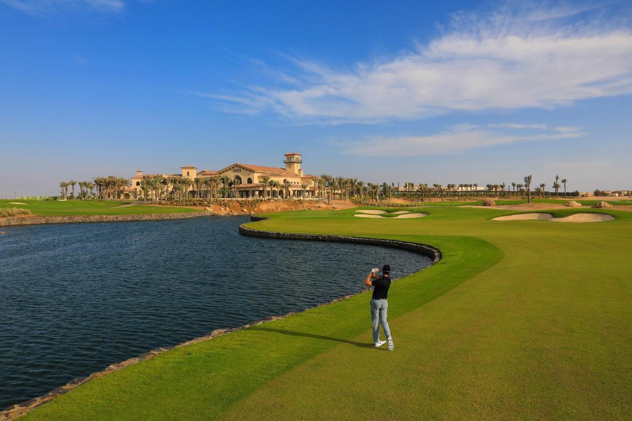 Bay La Sun Hotel And Marina - Emaar King Abdullah Economic City Kültér fotó Golf course at the Emirates Golf Club